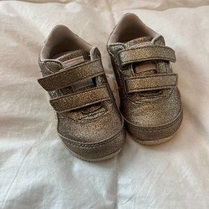 Toddler Gold Glitter Pumas